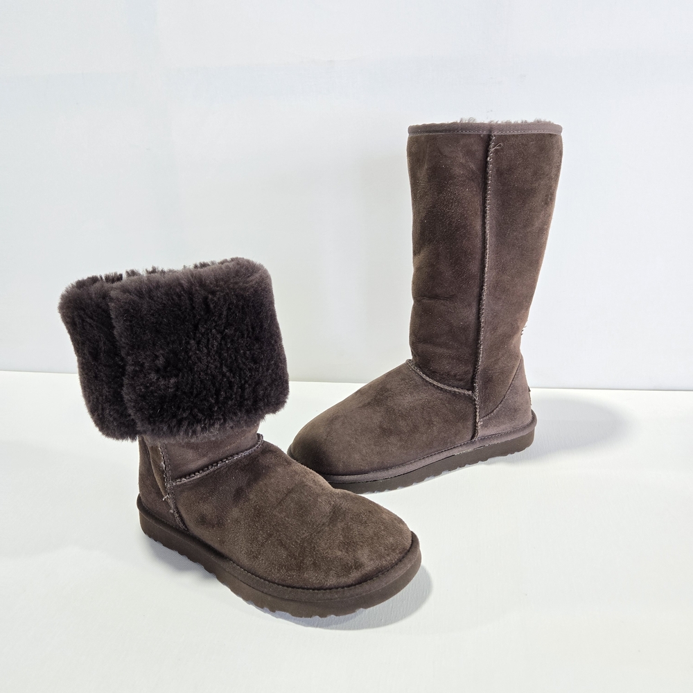WOMEN'S 8 CLASSIC TALL AUSTRALIAN UGG BOOTS DARK BROWN Leather Sz 8 right 7 left